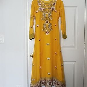 Pakistani Kameez Shalwar
